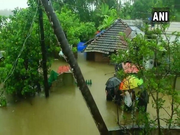 Indian Navy's Operation Madad scaled up in flood-hit Kerala Indian Navy's Operation Madad scaled up in flood-hit Kerala