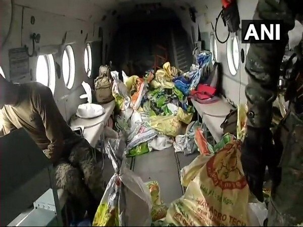 Kerala Floods: Sikh community provides food to victims Kerala Floods: Sikh community provides food to victims