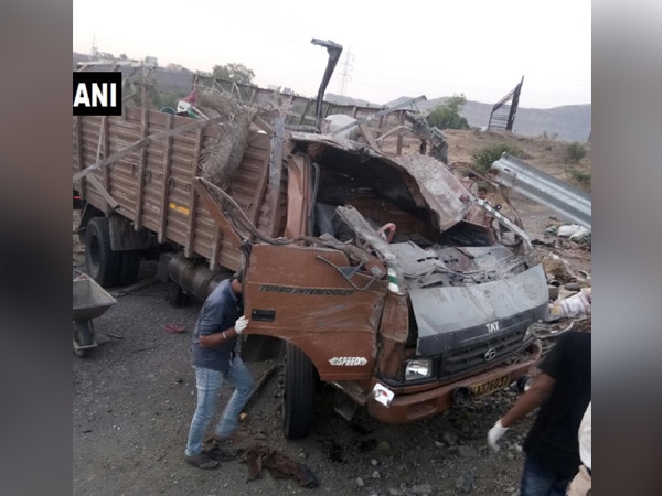 17 killed after tempo hits barricade on Pune-Satara highway 17 killed after tempo hits barricade on Pune-Satara highway