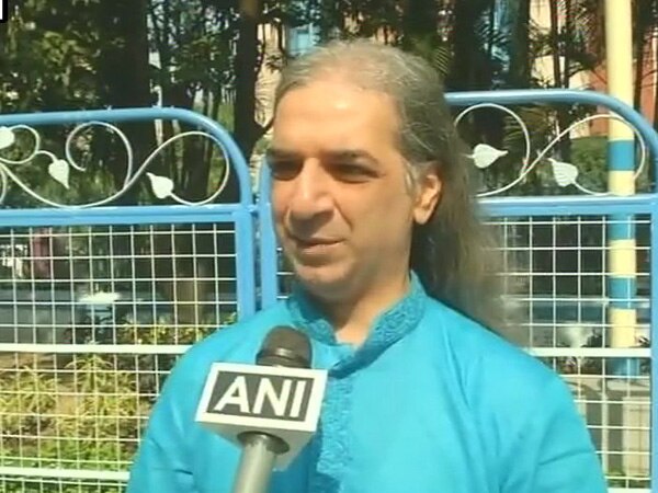 Author in Indian attire denied entry to Calcutta Swimming Club Author in Indian attire denied entry to Calcutta Swimming Club