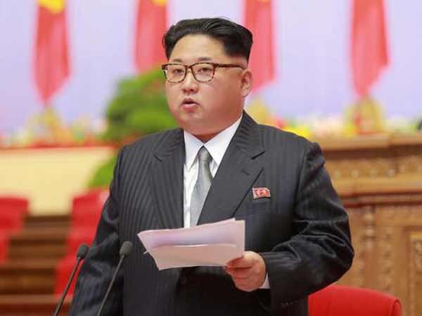 Kim visits his father's mausoleum, pays tribute Kim visits his father's mausoleum, pays tribute