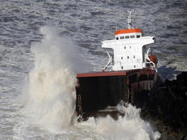 32 Pakistanis aboard on capsized Libya boat 32 Pakistanis aboard on capsized Libya boat