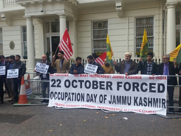 Kashmiris hold protest outside Pak High Commission in London to mark 'Black Day' Kashmiris hold protest outside Pak High Commission in London to mark 'Black Day'