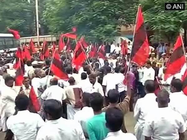 MDMK staged protest over Sinhalese objection to Vaiko's speech MDMK staged protest over Sinhalese objection to Vaiko's speech