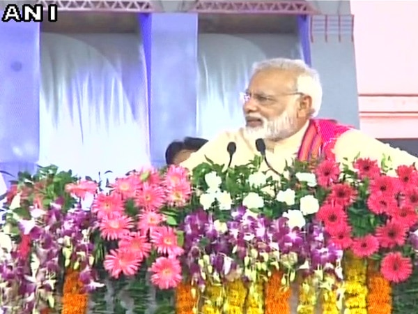 PM Modi inaugurates Sardar Sarovar Dam, terms it 'an engineering miracle' PM Modi inaugurates Sardar Sarovar Dam, terms it 'an engineering miracle'