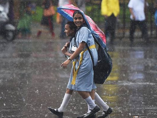 Cylcone Ockhi: Maharashtra Govt. declares holiday in schools, colleges Cylcone Ockhi: Maharashtra Govt. declares holiday in schools, colleges