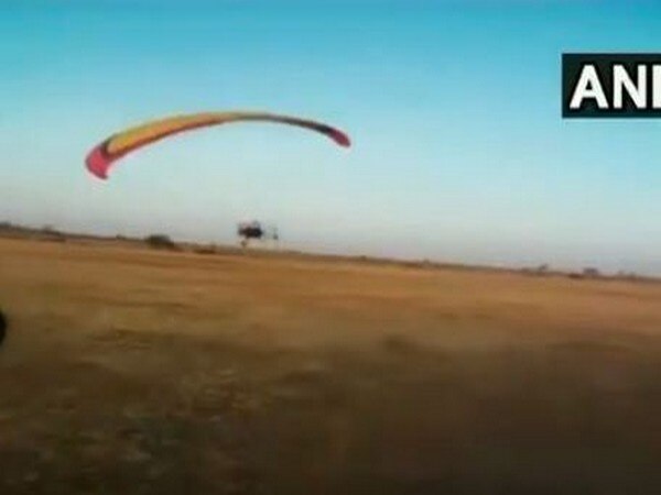 MP: Two injured as Para-glider crashes minutes after take-off MP: Two injured as Para-glider crashes minutes after take-off