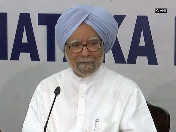 Economy growing below its potential: Manmohan Singh Economy growing below its potential: Manmohan Singh