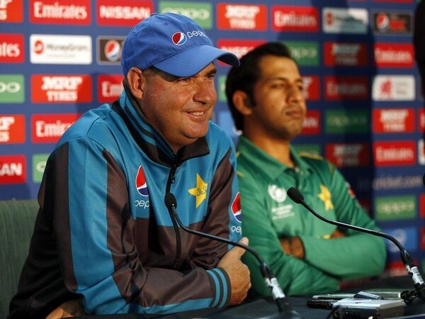 PCB extends coach Mickey Arthur's contract till 2019 WC PCB extends coach Mickey Arthur's contract till 2019 WC