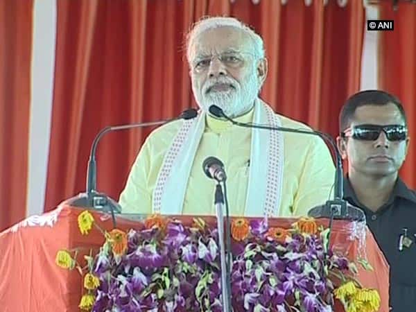 PM criticises Opposition for delaying mega projects in UP PM criticises Opposition for delaying mega projects in UP