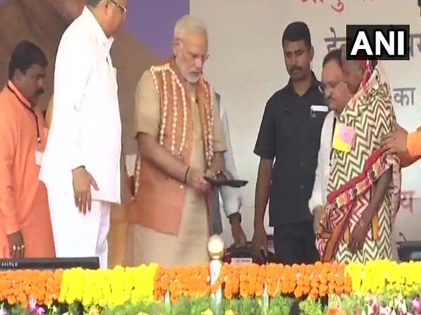 Chhattisgarh: PM Modi presents pair of slippers to tribal woman Chhattisgarh: PM Modi presents pair of slippers to tribal woman