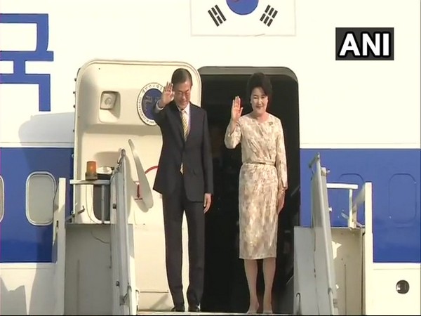 S Korean President arrives in India on maiden visit S Korean President arrives in India on maiden visit