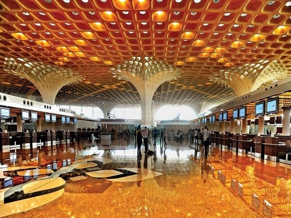Mumbai Airport sets record, handles1003 flight movements in 24 hours Mumbai Airport sets record, handles1003 flight movements in 24 hours