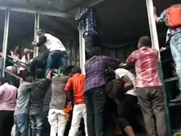 Rumors of bridge collapse created panic and caused stampede, clarifies Western Railways Rumors of bridge collapse created panic and caused stampede, clarifies Western Railways