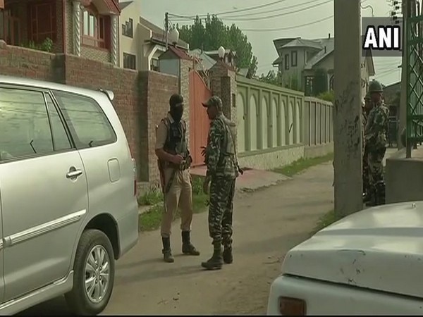 J-K terror funding case: NIA conducts searches at 27 locations in Srinagar, Delhi J-K terror funding case: NIA conducts searches at 27 locations in Srinagar, Delhi