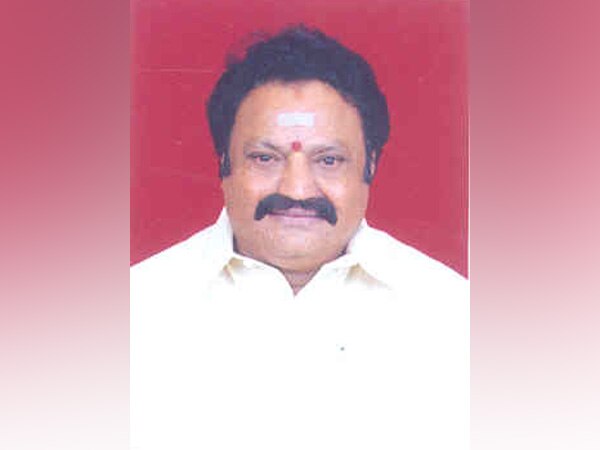 Andhra CM's brother-in-law Harikrishna dies in road accident Andhra CM's brother-in-law Harikrishna dies in road accident