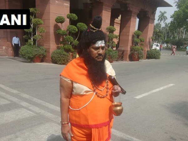 TDP MP dresses up as Vishvamitra to protest over special status demand TDP MP dresses up as Vishvamitra to protest over special status demand