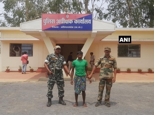 Naxal carrying Rs 1 lakh bounty arrested in Kondagaon Naxal carrying Rs 1 lakh bounty arrested in Kondagaon