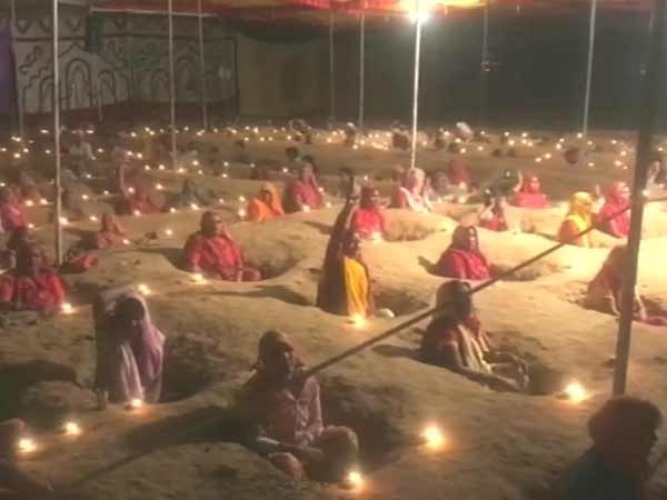 Rajasthan: Half-buried farmers continue protest on Diwali Rajasthan: Half-buried farmers continue protest on Diwali