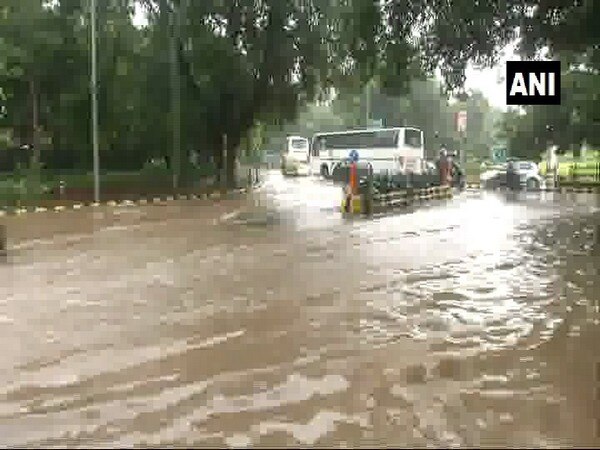 Torrential rain causes severe waterlogging in Delhi  Torrential rain causes severe waterlogging in Delhi