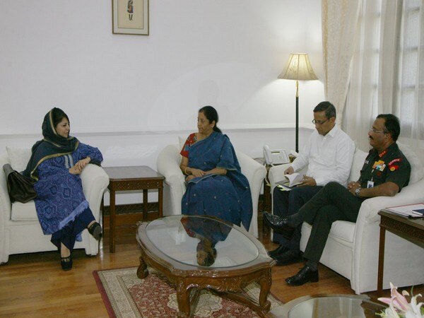 J-K CM meets Sitharaman, bats for 'humane approach' in dealing situations J-K CM meets Sitharaman, bats for 'humane approach' in dealing situations