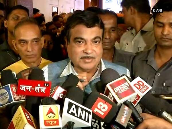 Nitin Gadkari condemns Swaraj's trolling on Twitter Nitin Gadkari condemns Swaraj's trolling on Twitter