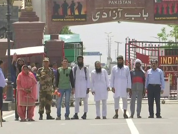 India repatriates six Pakistani prisoners India repatriates six Pakistani prisoners