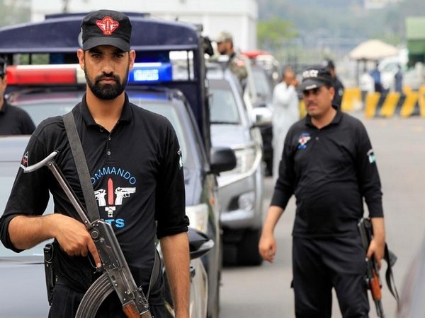 Anti-terror squad kills 8 suspects in Karachi Anti-terror squad kills 8 suspects in Karachi