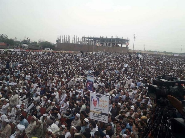 Protesting Pashtuns demand public hanging of Pervez Musharraf  Protesting Pashtuns demand public hanging of Pervez Musharraf