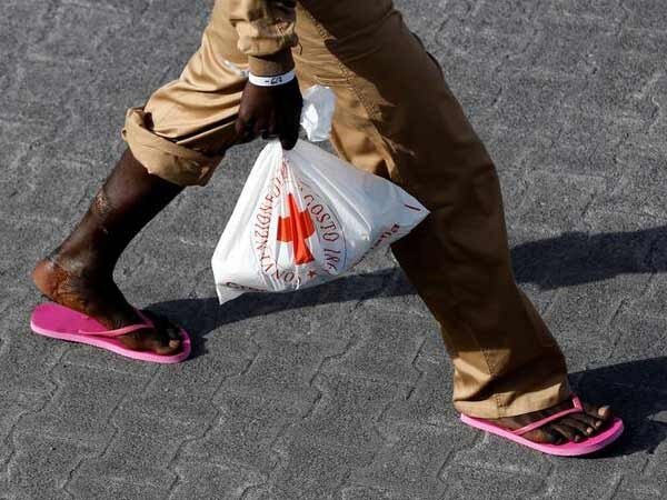 Maharashtra bans plastic bags, becomes 18th state to do so Maharashtra bans plastic bags, becomes 18th state to do so