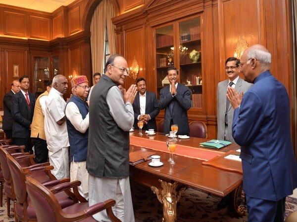 Jaitley calls on President ahead of  Union Budget Jaitley calls on President ahead of  Union Budget