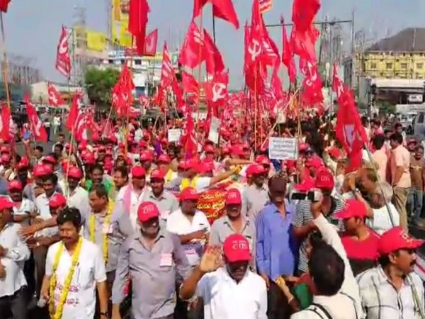 Workers protest privatisation of Visakhapatnam Steel Plant Workers protest privatisation of Visakhapatnam Steel Plant