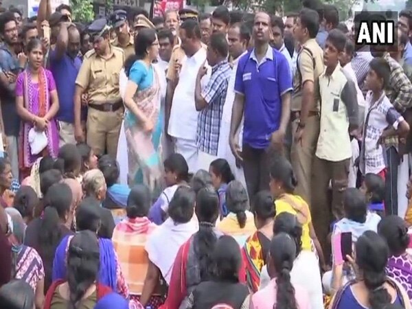 Protesters block NH over missing fishermen in Kerala Protesters block NH over missing fishermen in Kerala