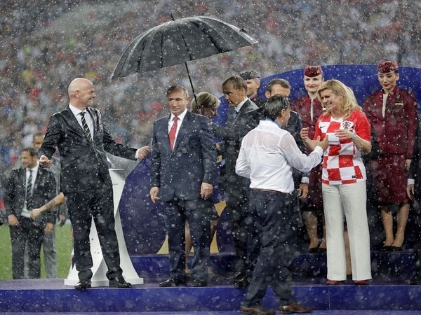 Putin's umbrella hogs all limelight at FIFA WC presentation Putin's umbrella hogs all limelight at FIFA WC presentation