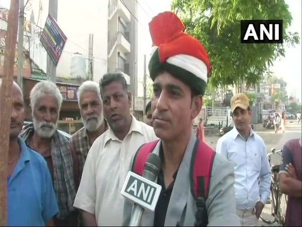 This man cycle in Punjab urging people to remember freedom fighter This man cycles in Punjab urging people to remember freedom fighter