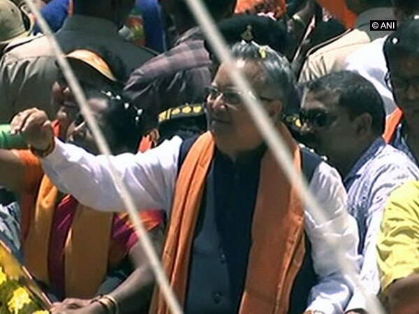 K'taka polls: Raman Singh holds roadshow in Hebbal K'taka polls: Raman Singh holds roadshow in Hebbal