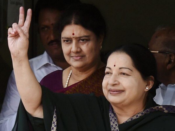 Jayalalithaa denied going to hospital: Sasikala to Commission Jayalalithaa denied going to hospital: Sasikala to Commission