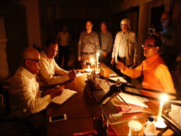 Earth Hour 2018: MP CM holds meeting in candlelight Earth Hour 2018: MP CM holds meeting in candlelight