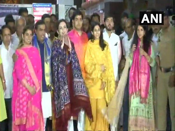 Shloka Mehta spotted with Ambani family at Siddhivinayak Temple Shloka Mehta spotted with Ambani family at Siddhivinayak Temple