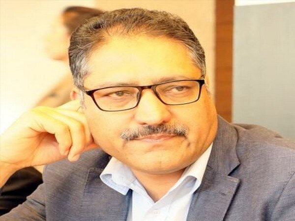 Politicos condemn killing of Shujaat Bukhari, call it 'cowardice act' Politicos condemn killing of Shujaat Bukhari, call it 'cowardice act'