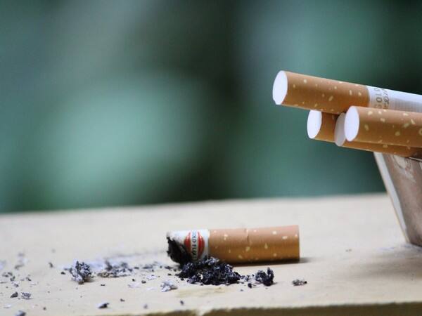 Obese people more like to take up smoking Obese people more like to take up smoking