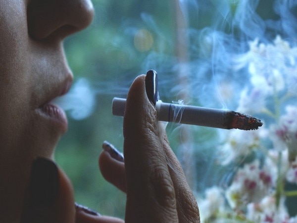 Teens' smoking influenced by parents' habits: Study Teens' smoking influenced by parents' habits: Study