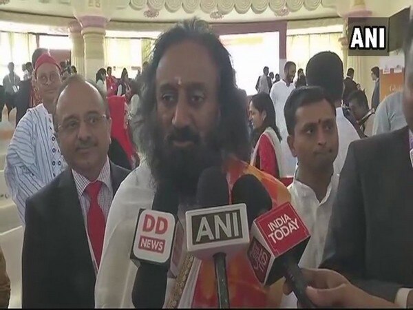 Sri Sri lauds PM Modi over demonetisation, terms him strong leader Sri Sri lauds PM Modi over demonetisation, terms him strong leader