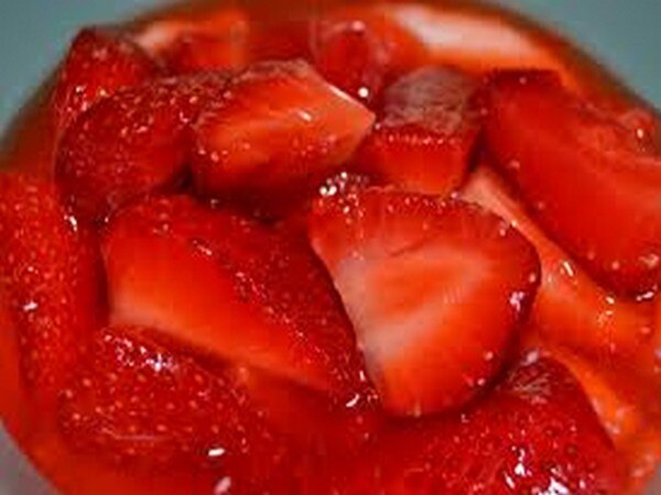 Certain types of tomatoes and strawberries can cause allergy Certain types of tomatoes and strawberries can cause allergy