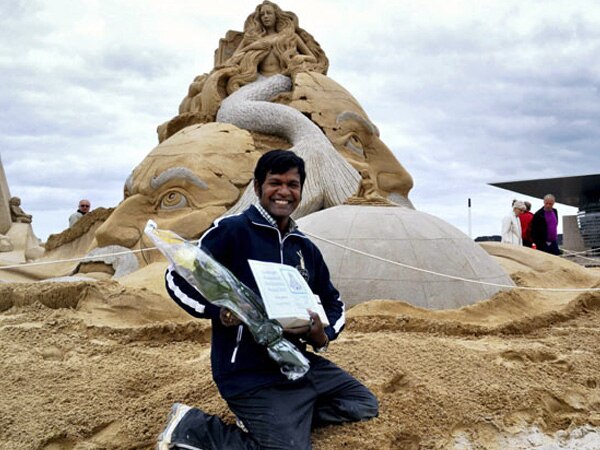 Sand artist Sudarsan Pattnaik attacked Sand artist Sudarsan Pattnaik attacked