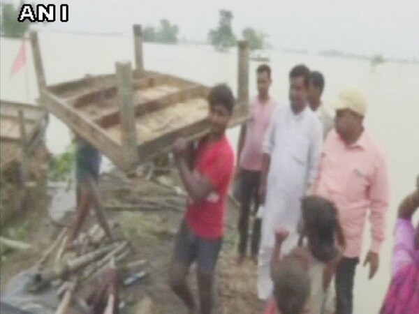 Bihar floods: River Kosi floods Supaul, affecting 3.83 Lakh people Bihar floods: River Kosi floods Supaul, affecting 3.83 Lakh people