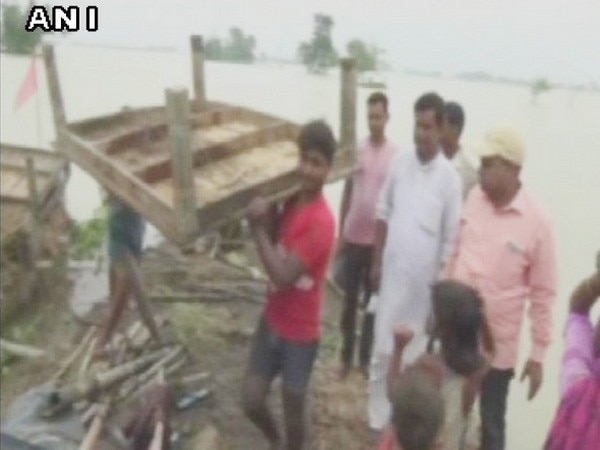 Bihar floods: River Kosi floods Supaul, affecting 3.83 Lakh people Bihar floods: River Kosi floods Supaul, affecting 3.83 Lakh people