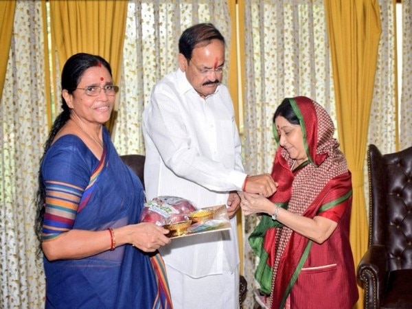 Raksha Bandhan: Sushma Swaraj ties rakhi to Venkaiah Naidu Raksha Bandhan: Sushma Swaraj ties rakhi to Venkaiah Naidu