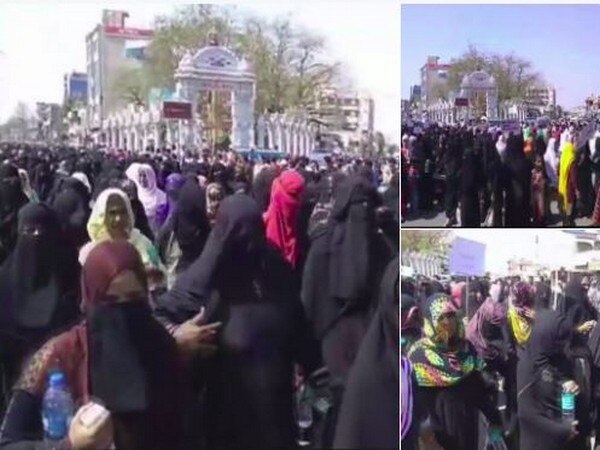 Muslim women take to streets against Triple Talaq Bill Muslim women take to streets against Triple Talaq Bill