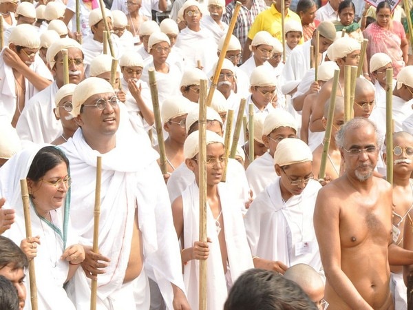 Jain monk Tarun Sagar dies at 51 Jain monk Tarun Sagar dies at 51